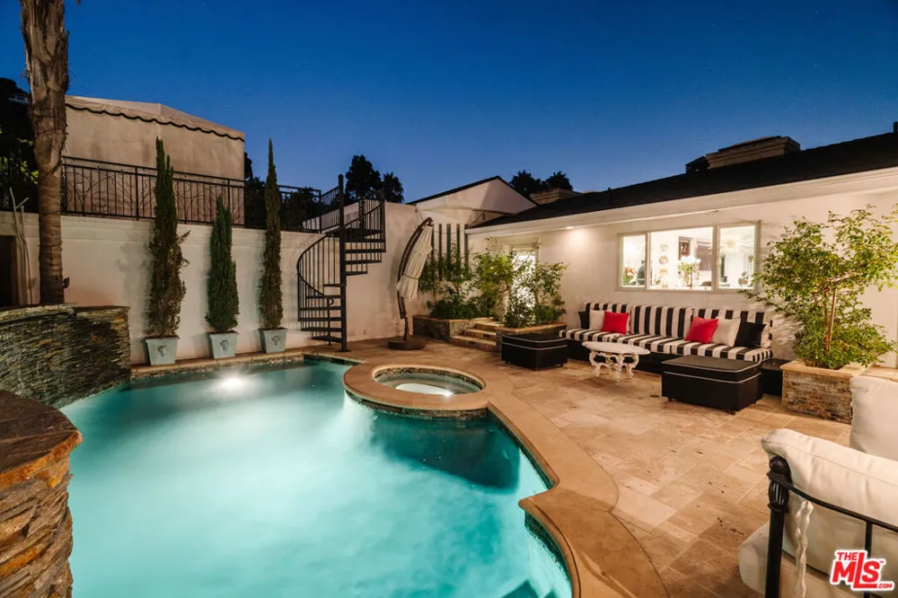 1455 Rising Glen Road Los Angeles, CA 90069