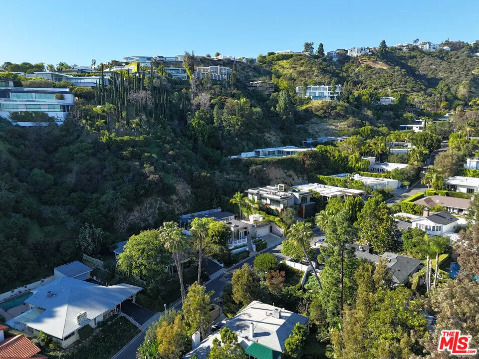 1455 Rising Glen Road Los Angeles, CA 90069