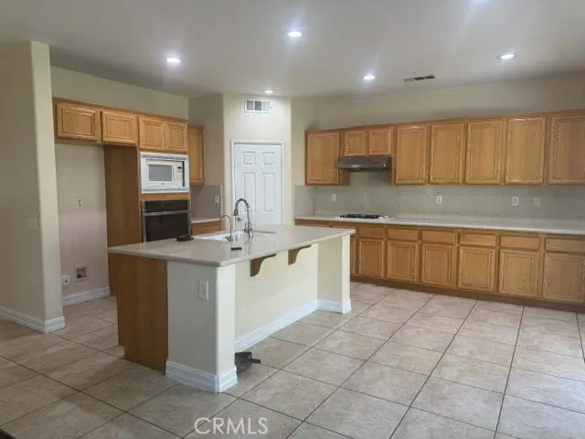 13884 Oak Tree Corona, CA 92880