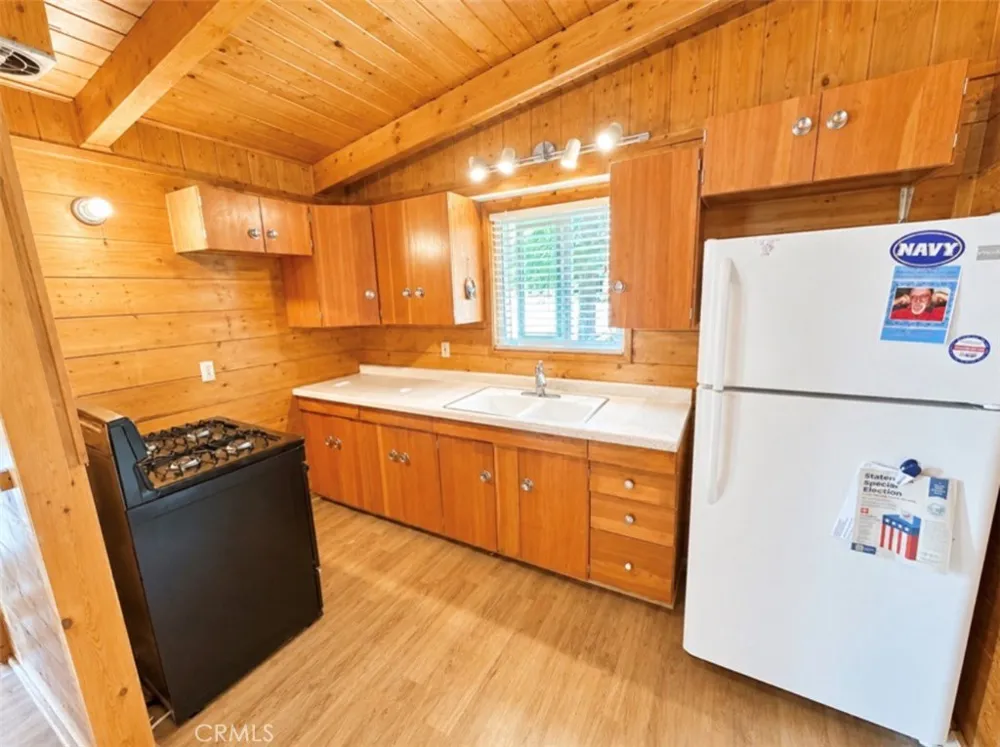 31527 Hilltop #31529 Running Springs, CA 92382