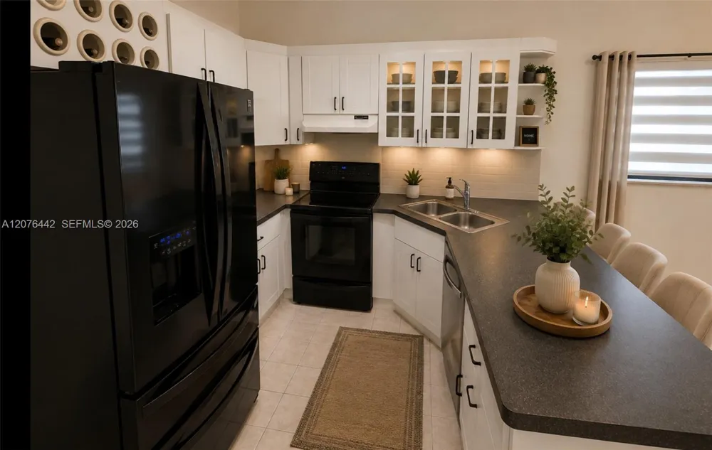 2121 W 54th St Hialeah, FL 33016
