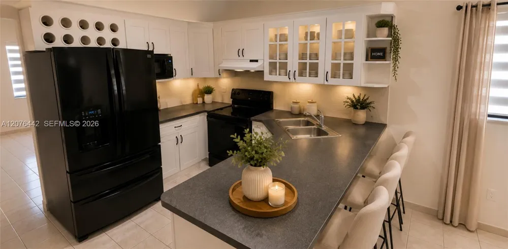 2121 W 54th St Hialeah, FL 33016