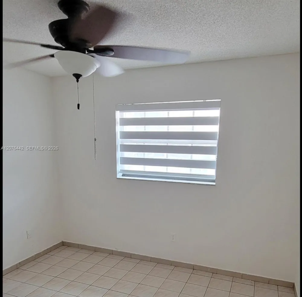 2121 W 54th St Hialeah, FL 33016