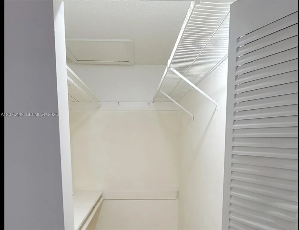 2121 W 54th St Hialeah, FL 33016