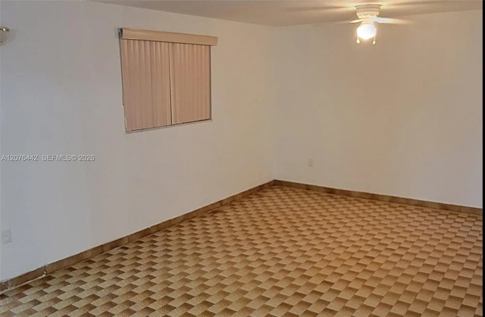 2121 W 54th St Hialeah, FL 33016