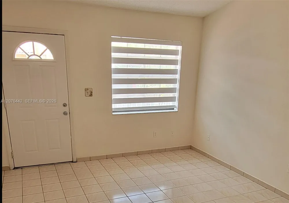 2121 W 54th St Hialeah, FL 33016