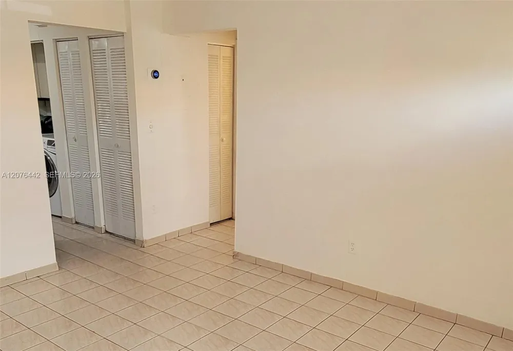 2121 W 54th St Hialeah, FL 33016