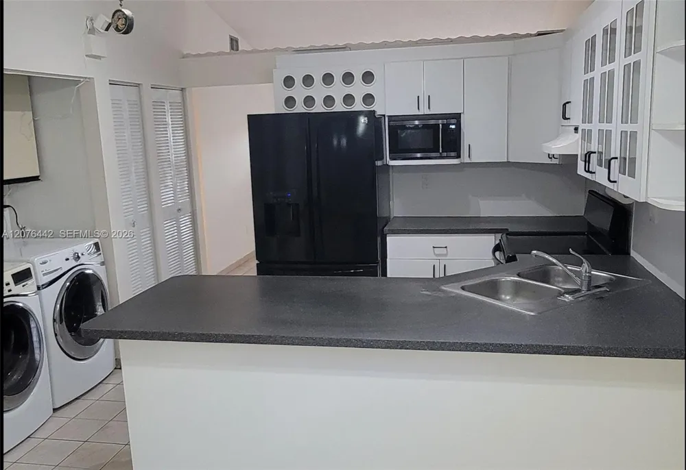 2121 W 54th St Hialeah, FL 33016