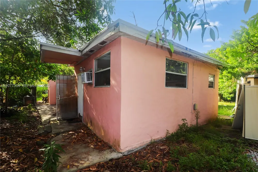 12040 NW 1st Ct North Miami, FL 33168