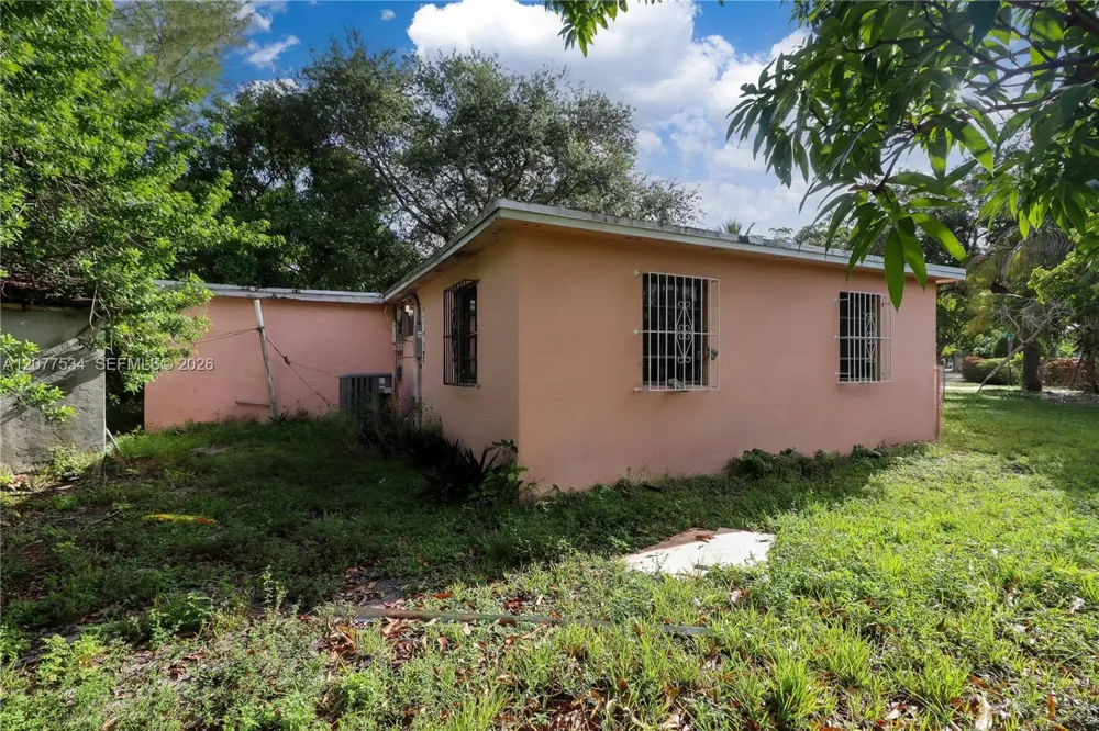 12040 NW 1st Ct North Miami, FL 33168