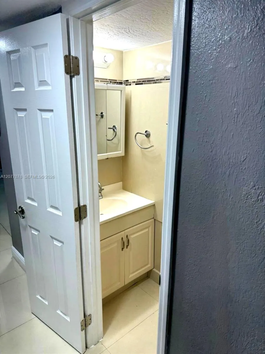 5461 W 24th Ave #25 Hialeah, FL 33016