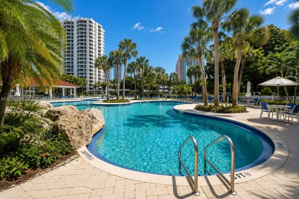 3300 NE 191st St #PH16 Aventura, FL 33180