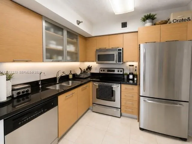 3300 NE 191st St #PH16 Aventura, FL 33180