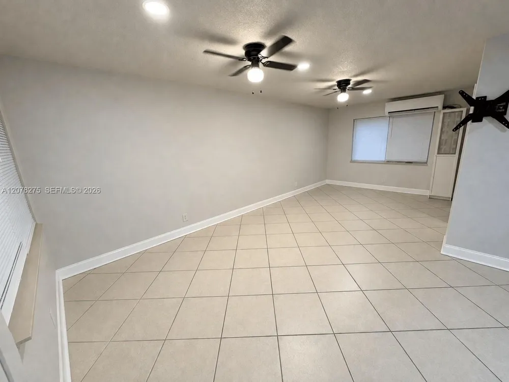 2000 Buchanan St #4 Hollywood, FL 33020