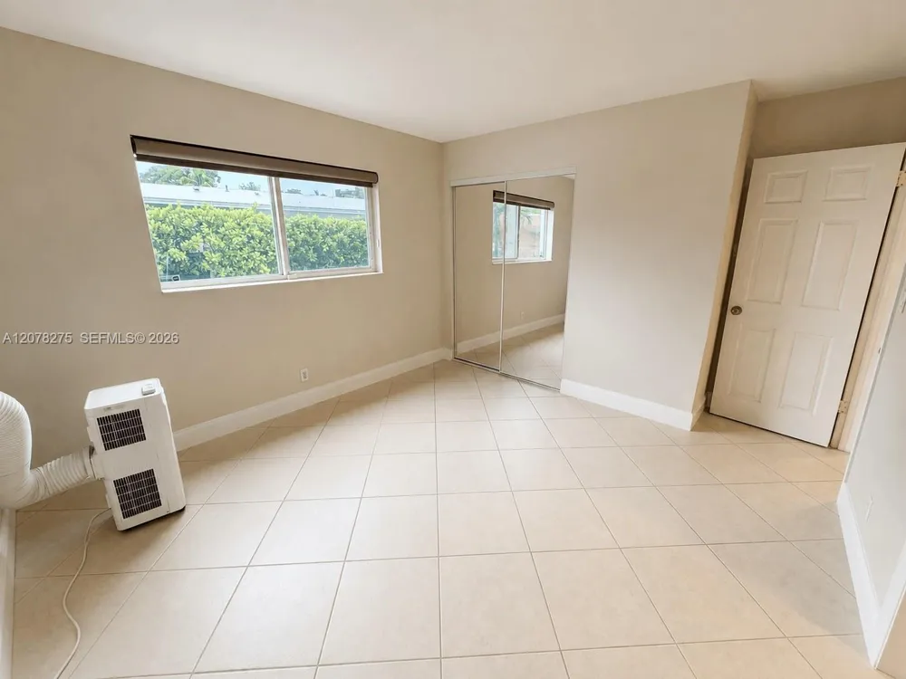 2000 Buchanan St #4 Hollywood, FL 33020