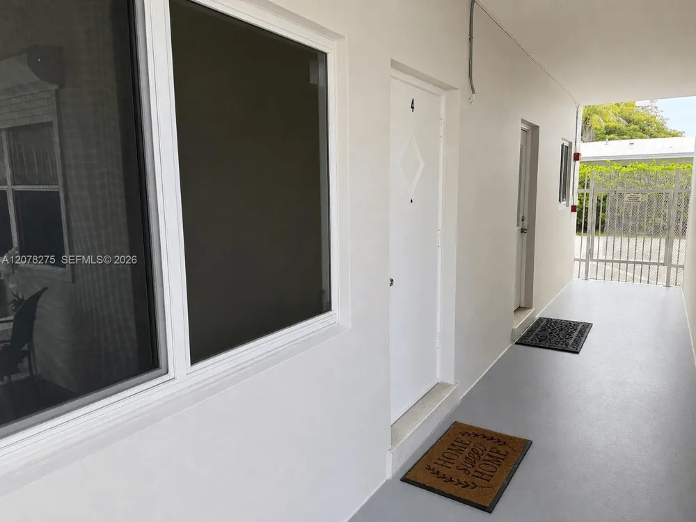 2000 Buchanan St #4 Hollywood, FL 33020