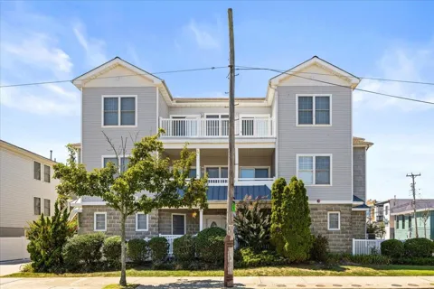 200 E Youngs Avenue
