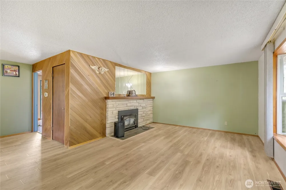 20911 78th Avenue W Edmonds, WA 98026