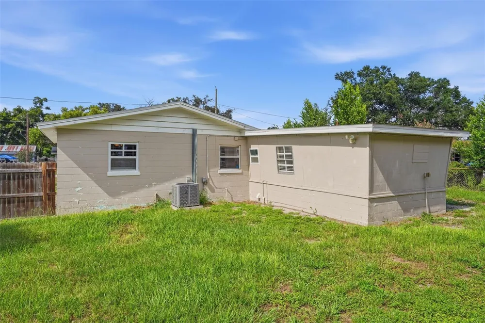 218 5TH JPV STREET Winter Haven, FL 33880
