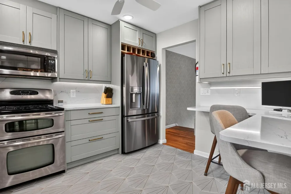 6 Ridgeview Road Jamesburg, NJ 08831