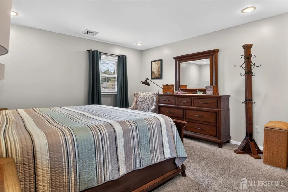 6 Ridgeview Road Jamesburg, NJ 08831