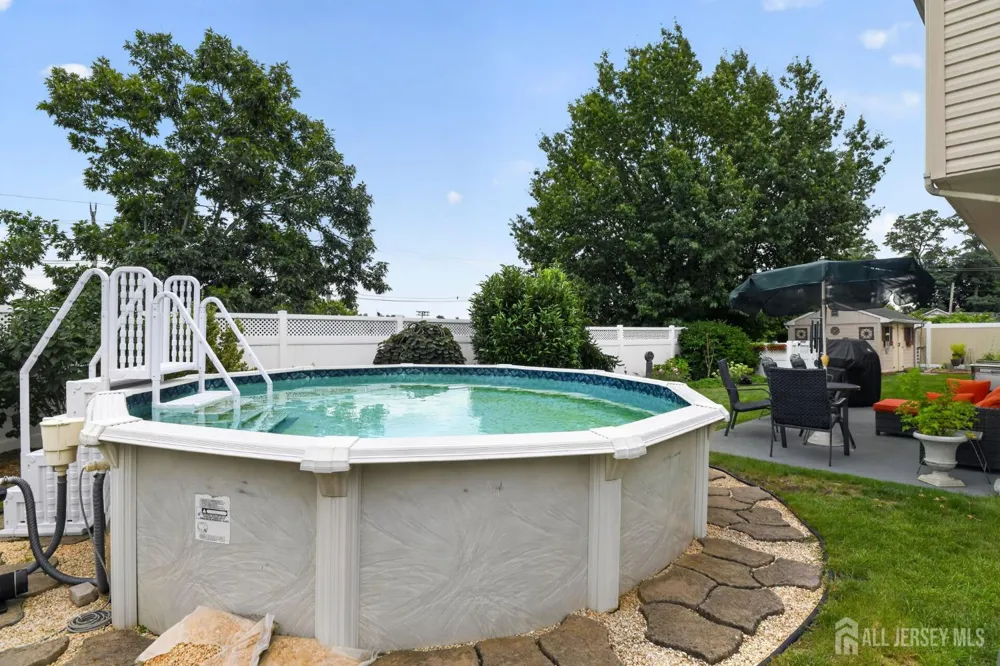 6 Ridgeview Road Jamesburg, NJ 08831