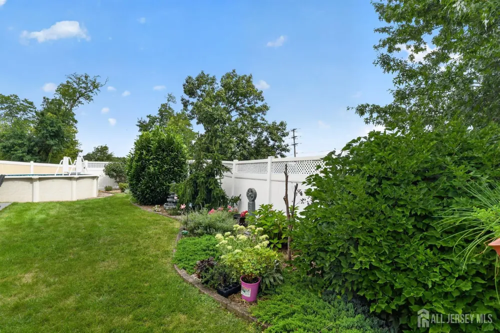 6 Ridgeview Road Jamesburg, NJ 08831