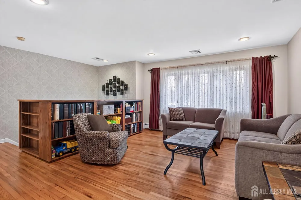 6 Ridgeview Road Jamesburg, NJ 08831