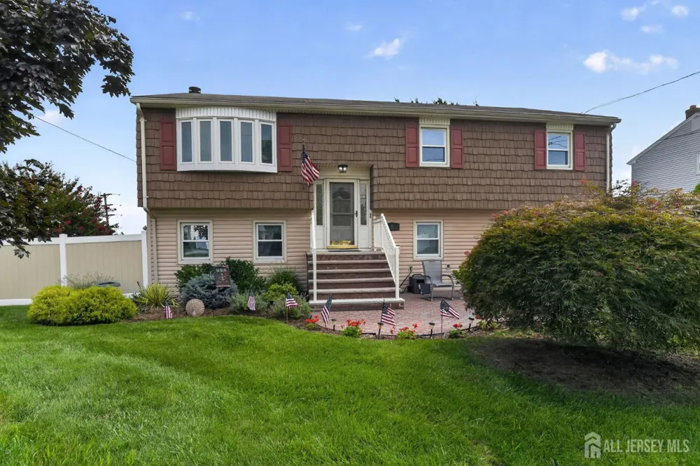6 Ridgeview Road Jamesburg, NJ 08831