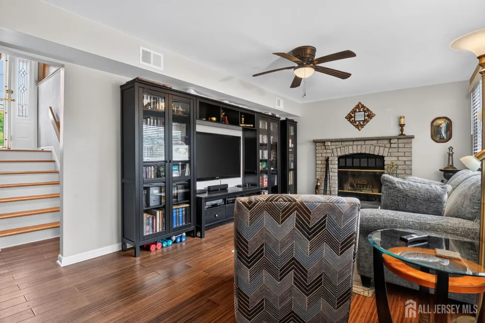 6 Ridgeview Road Jamesburg, NJ 08831