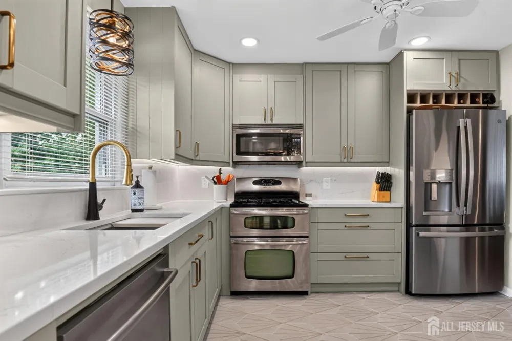 6 Ridgeview Road Jamesburg, NJ 08831