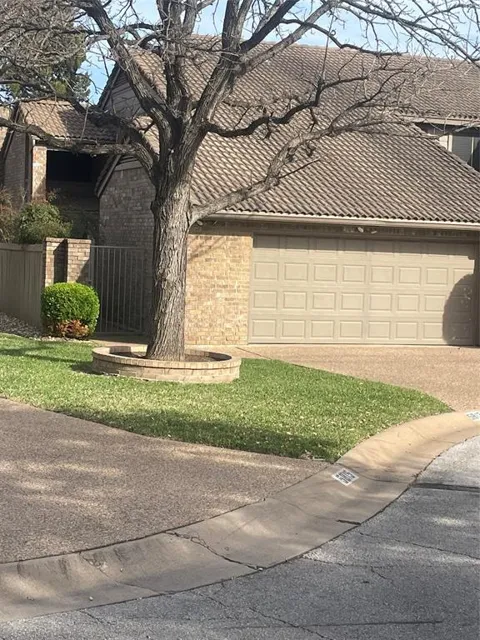 5813 BACK COURT