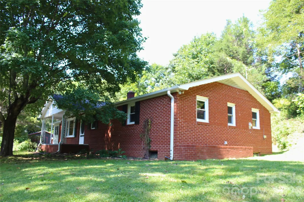 2838 Seven Mile Ridge Road Burnsville, NC 28714