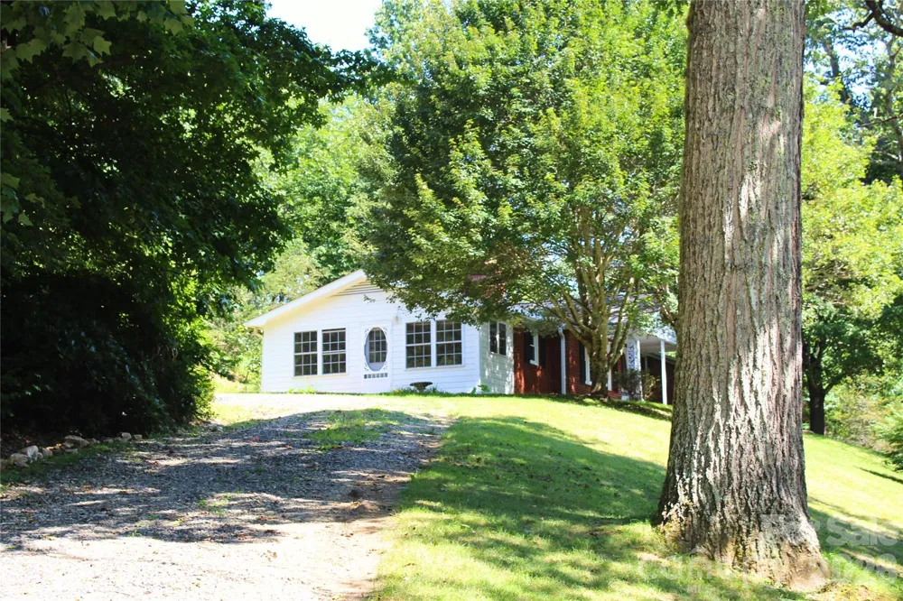 2838 Seven Mile Ridge Road Burnsville, NC 28714