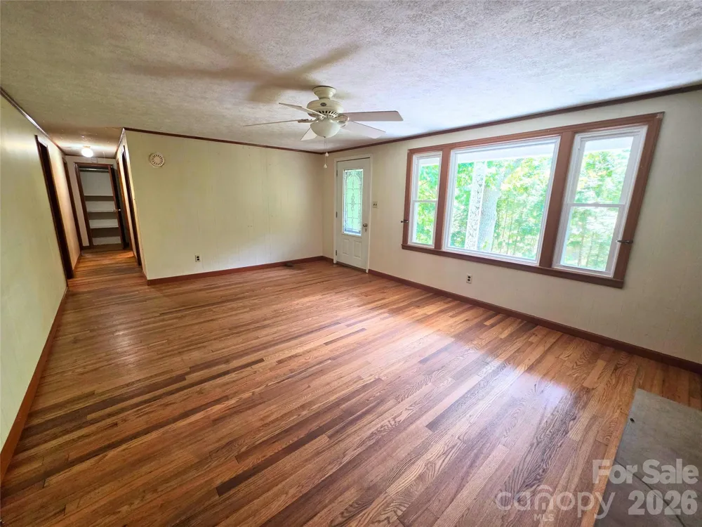 2838 Seven Mile Ridge Road Burnsville, NC 28714