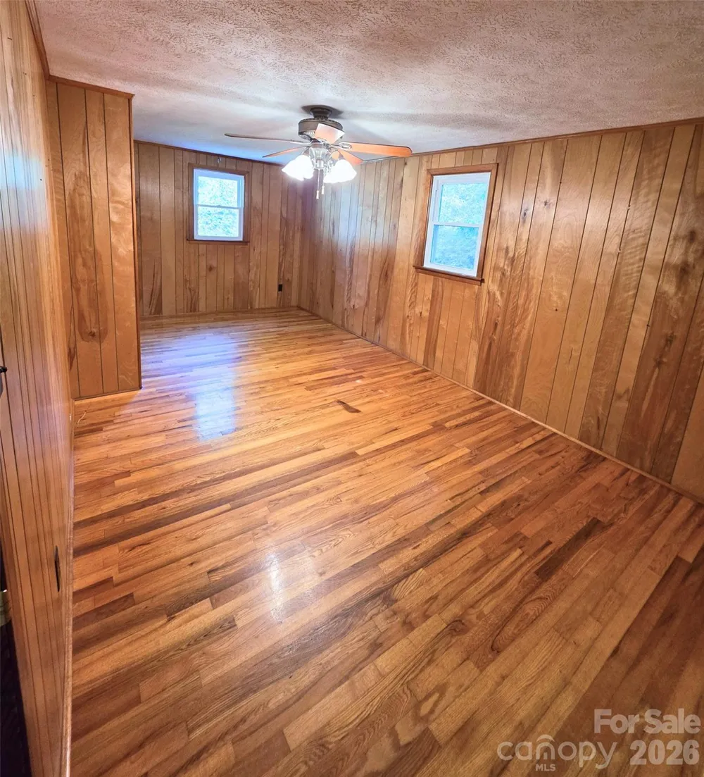 2838 Seven Mile Ridge Road Burnsville, NC 28714