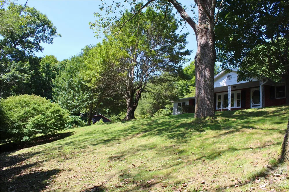 2838 Seven Mile Ridge Road Burnsville, NC 28714