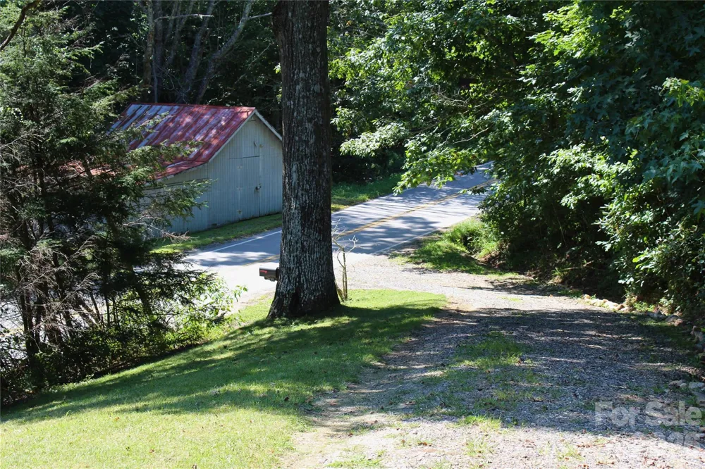 2838 Seven Mile Ridge Road Burnsville, NC 28714