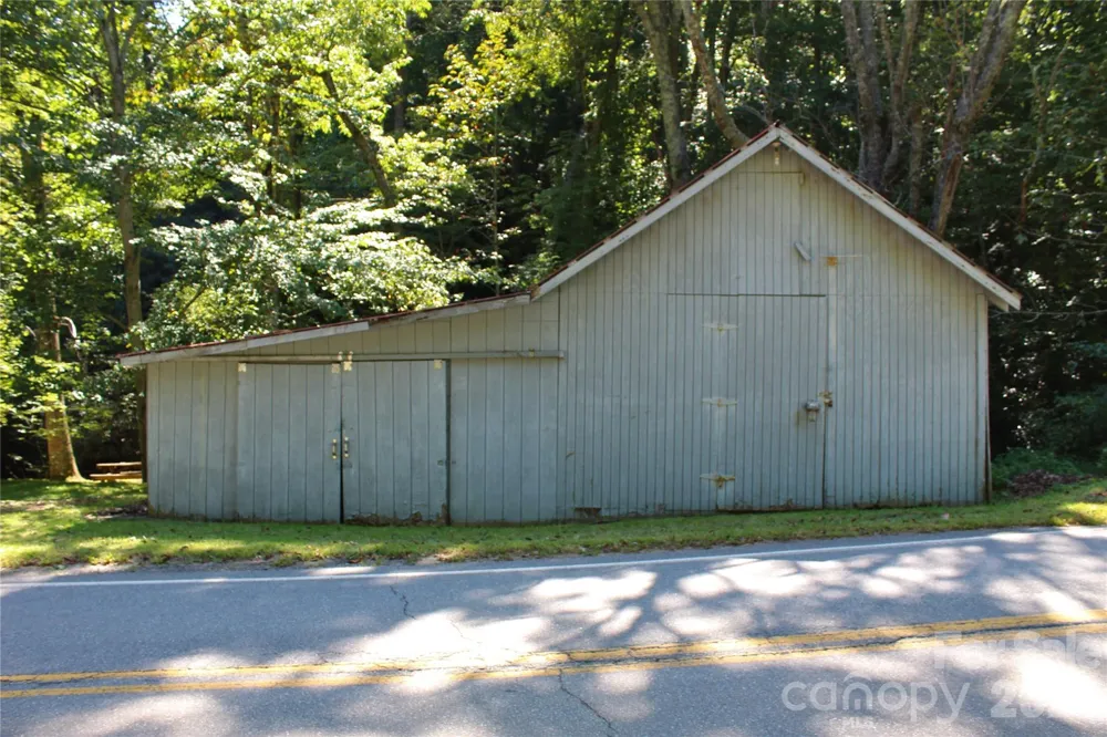 2838 Seven Mile Ridge Road Burnsville, NC 28714