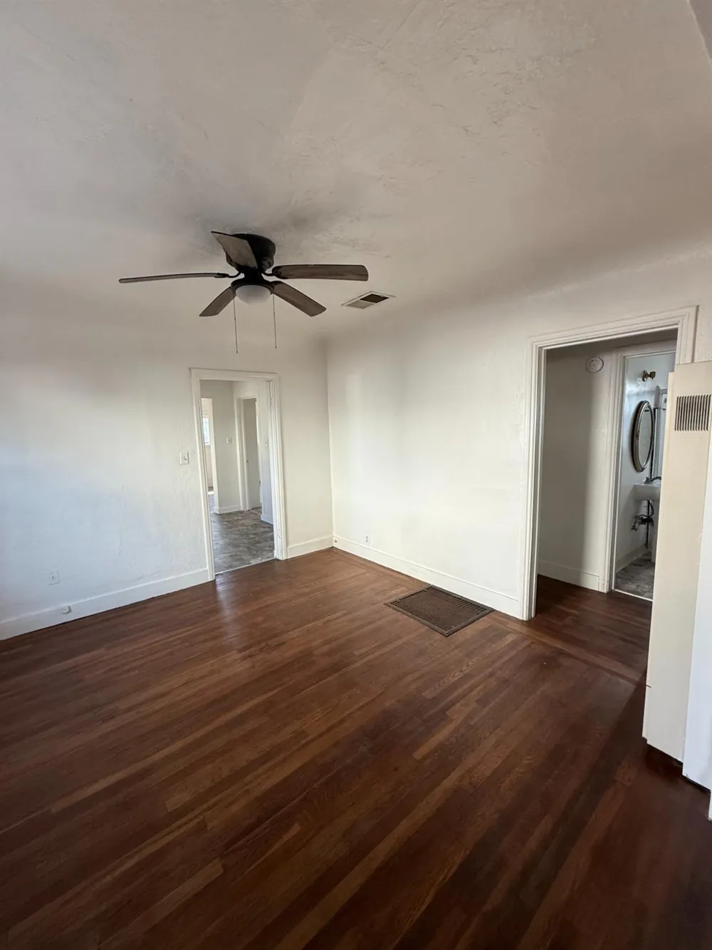 631 E Ventura Tulare, CA 93274