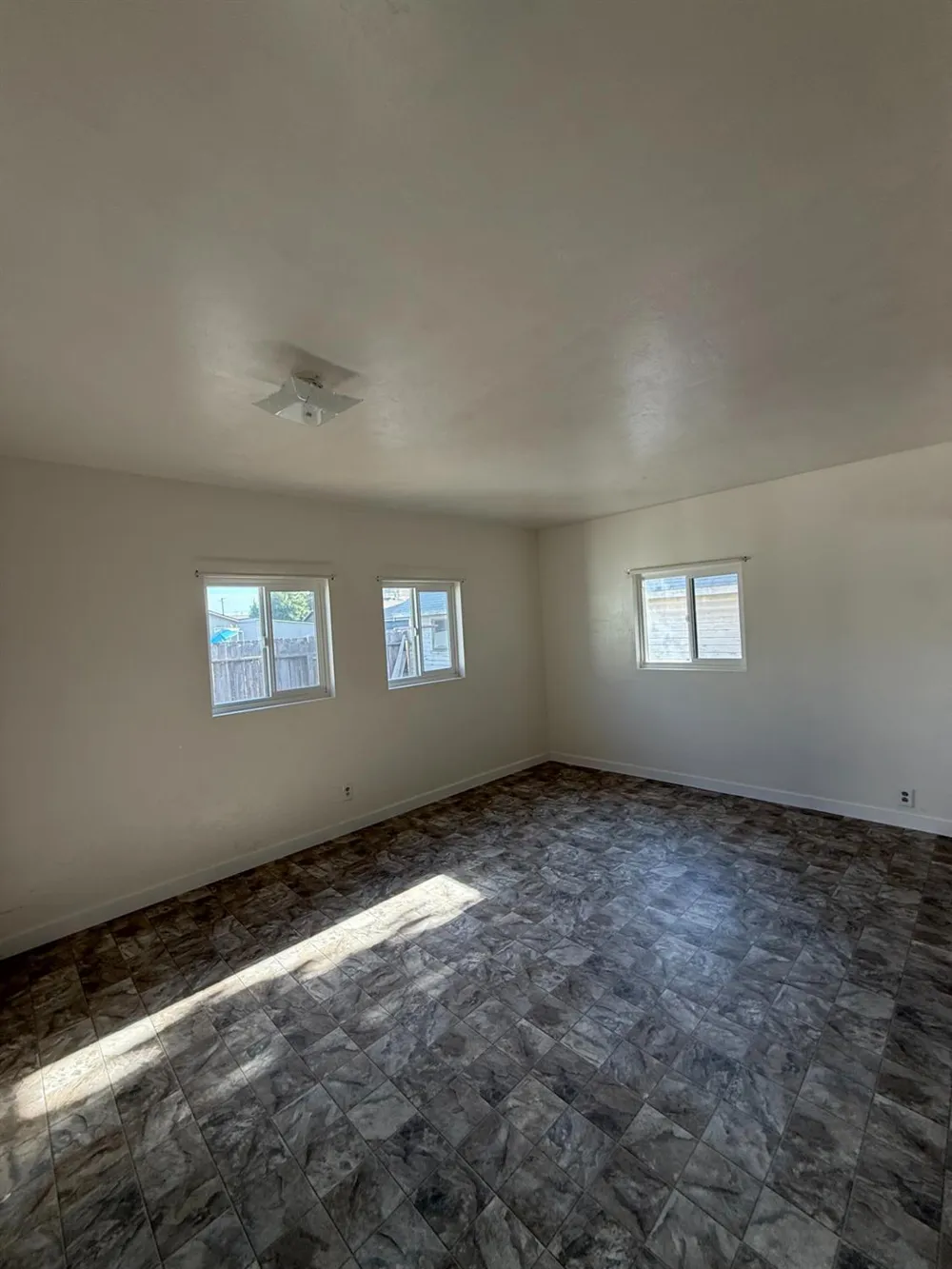 631 E Ventura Tulare, CA 93274