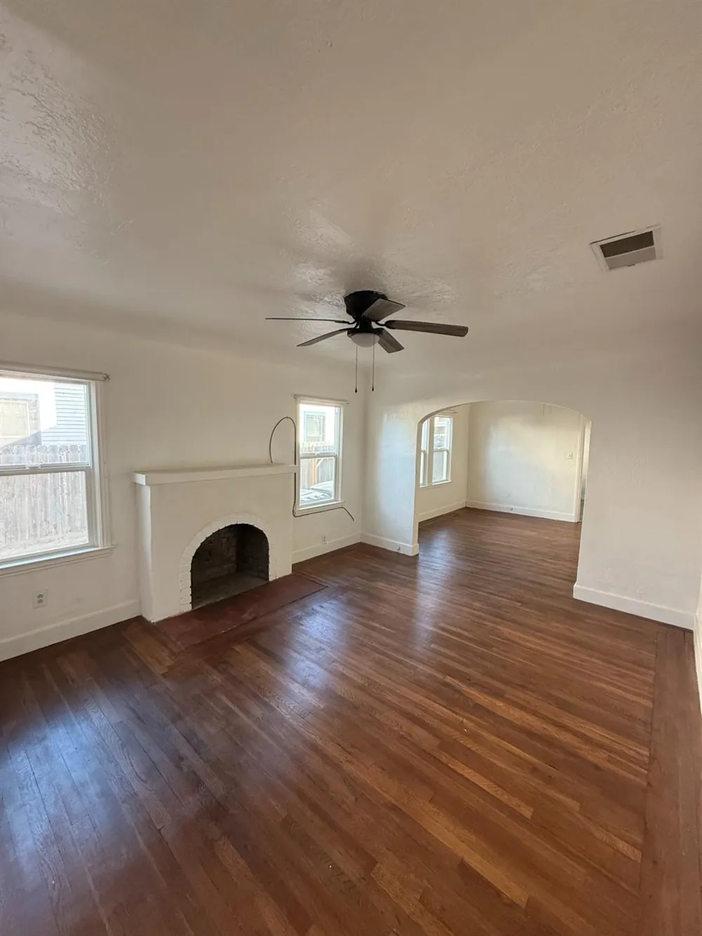 631 E Ventura Tulare, CA 93274