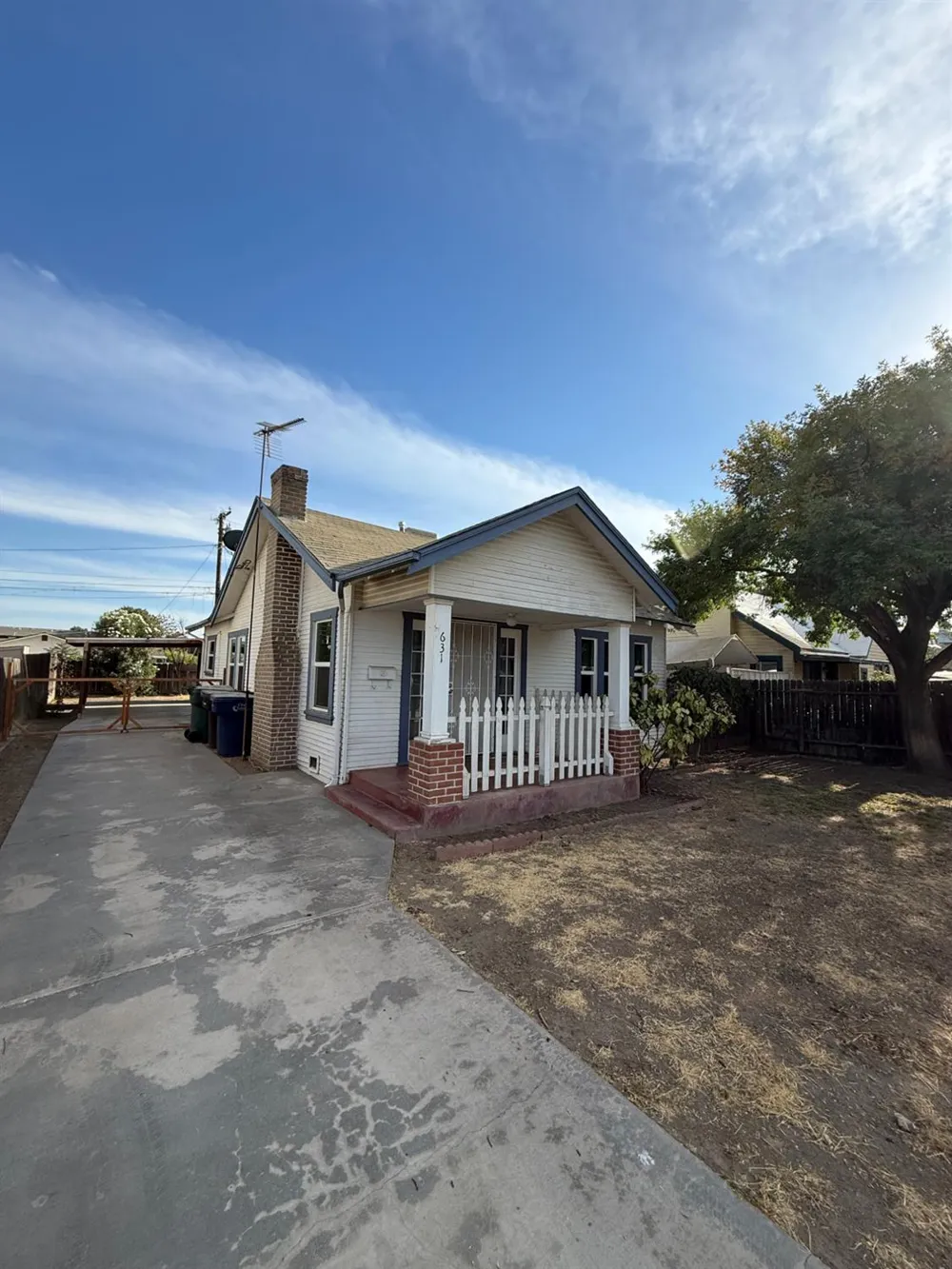 631 E Ventura Tulare, CA 93274