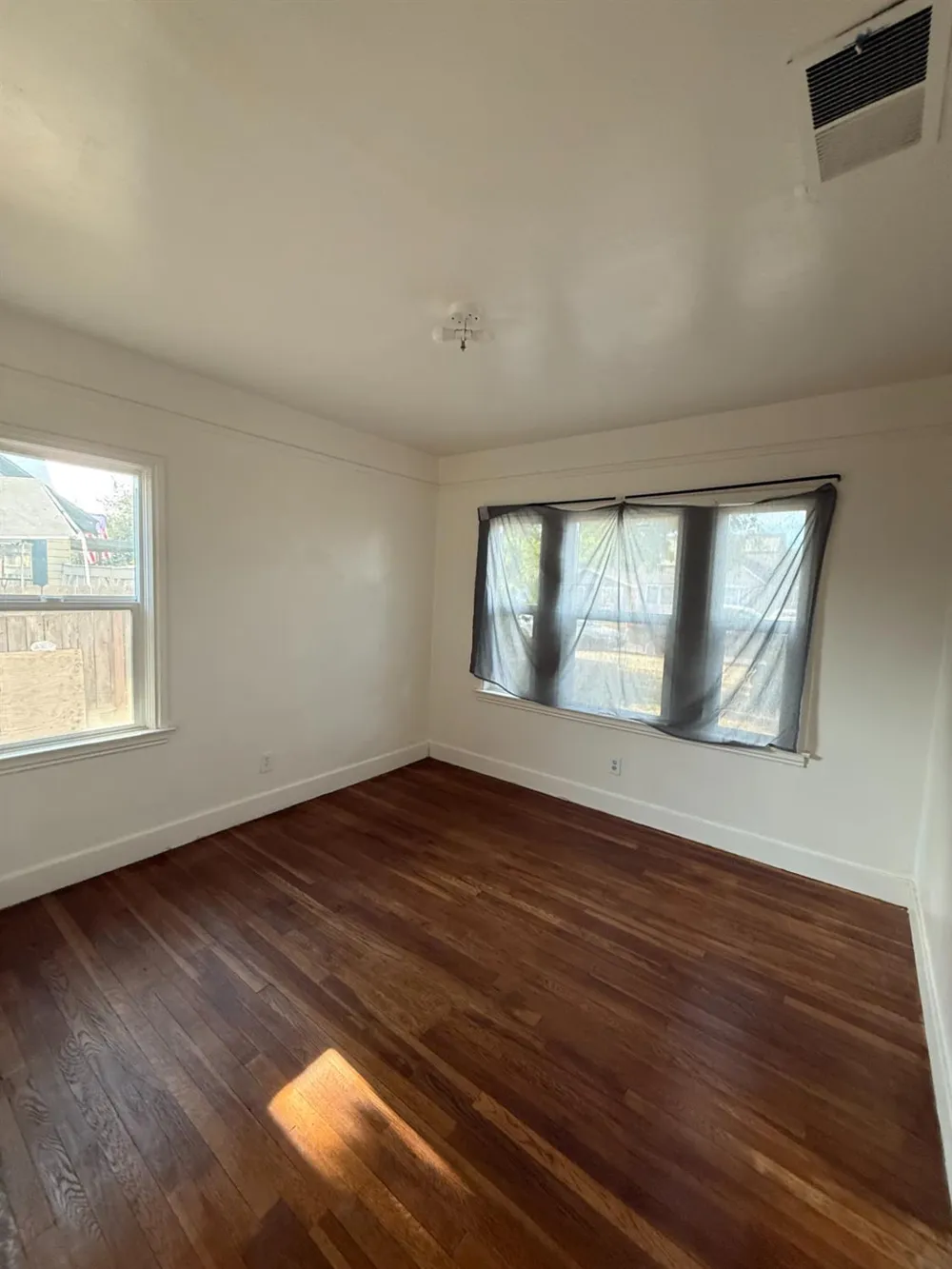 631 E Ventura Tulare, CA 93274