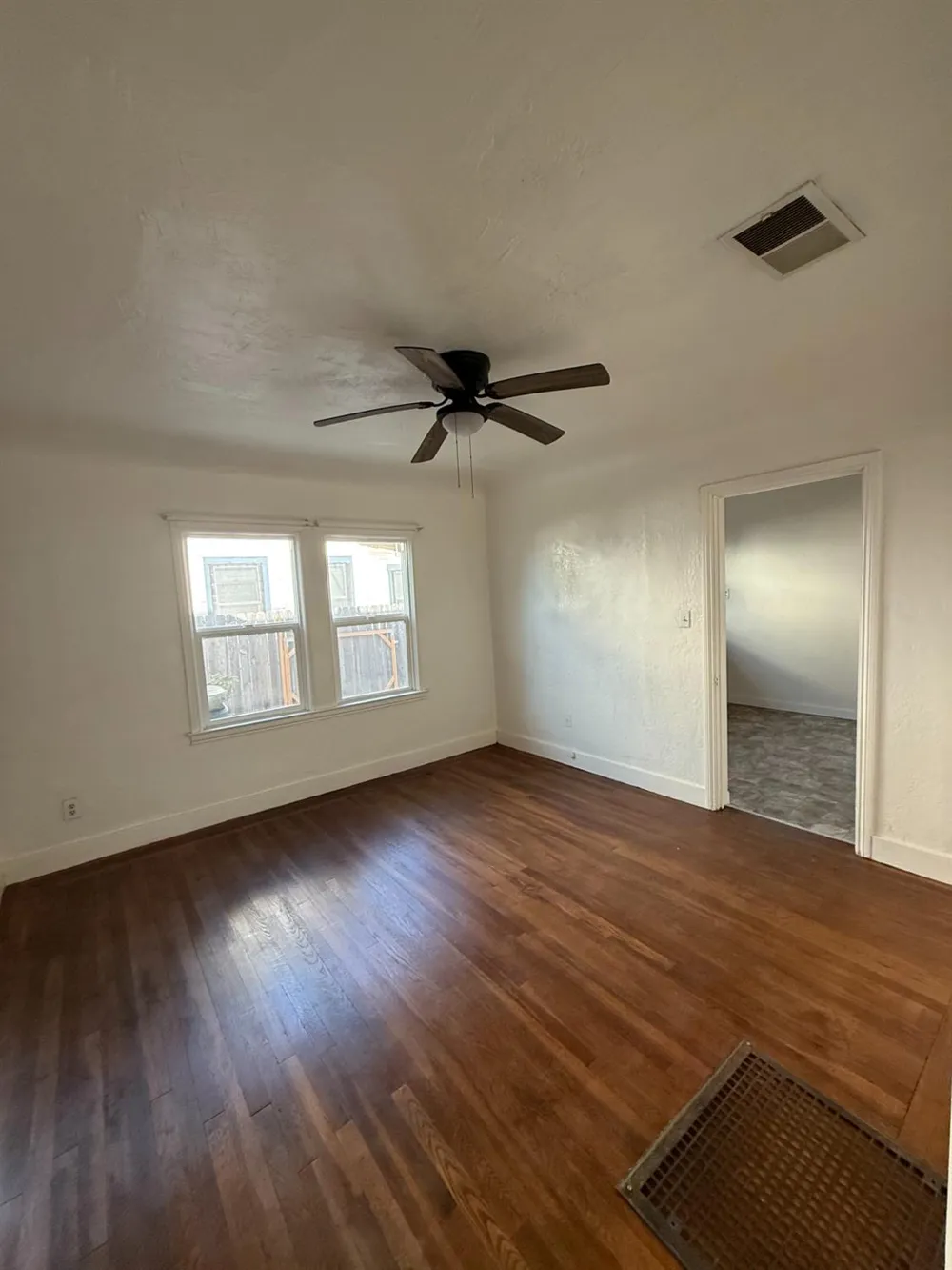 631 E Ventura Tulare, CA 93274