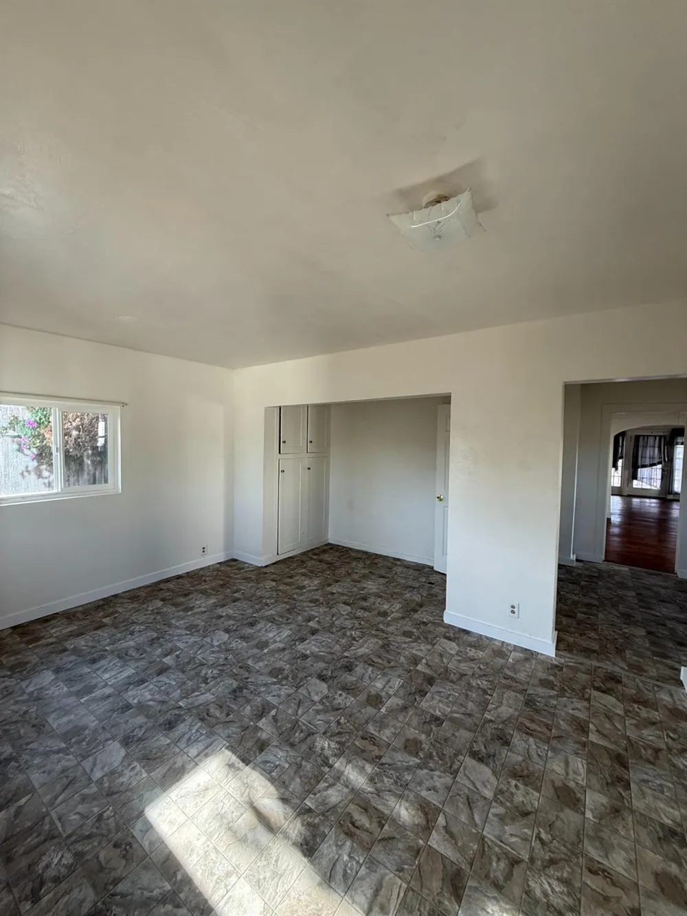 631 E Ventura Tulare, CA 93274
