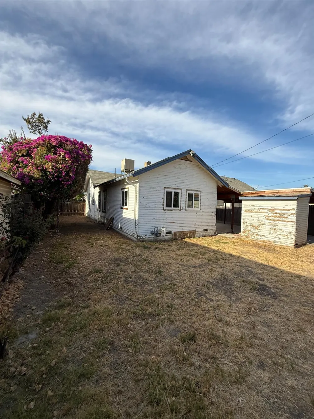 631 E Ventura Tulare, CA 93274