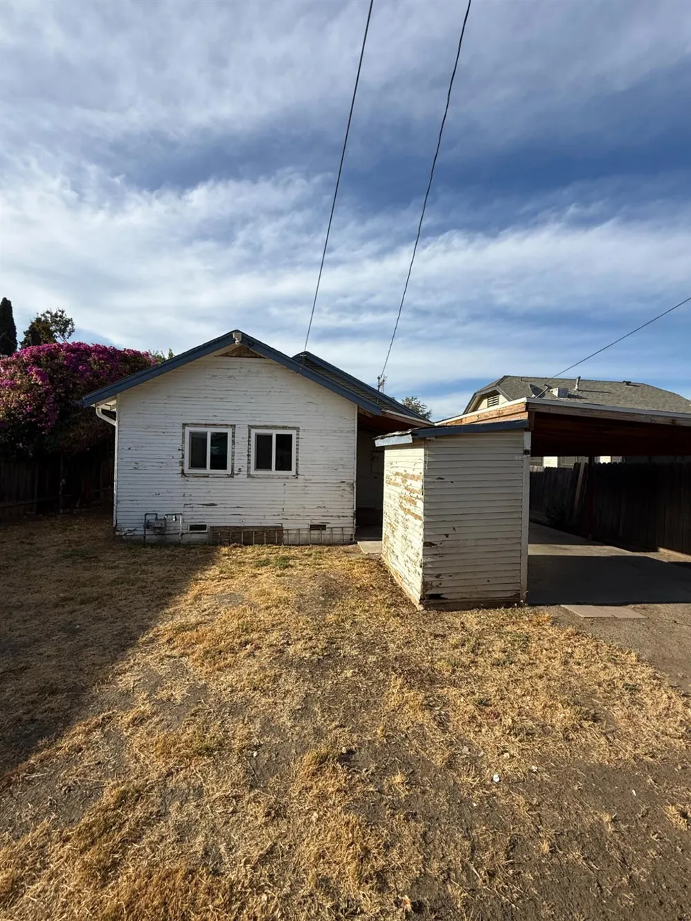 631 E Ventura Tulare, CA 93274