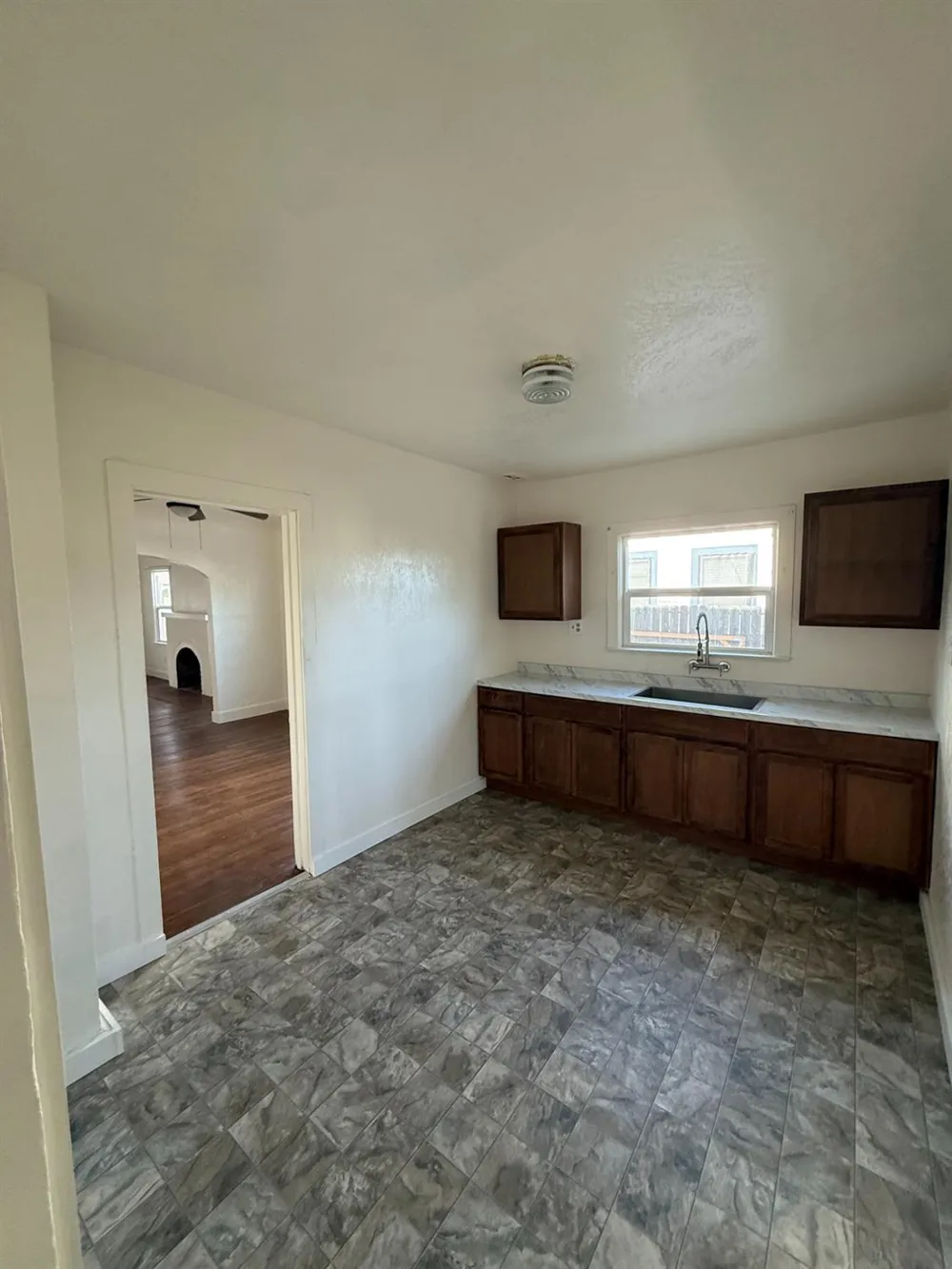 631 E Ventura Tulare, CA 93274