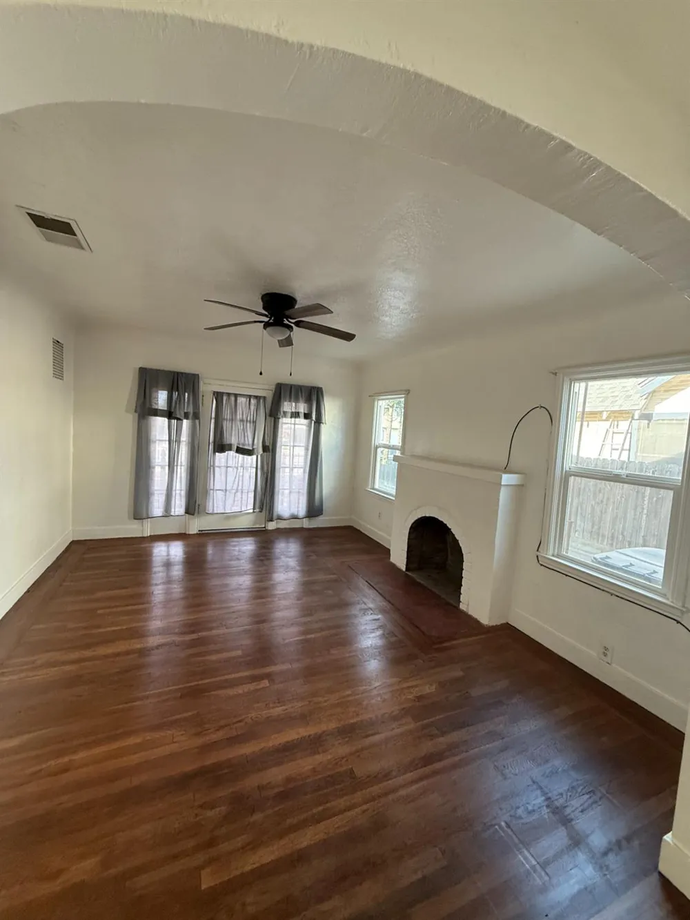 631 E Ventura Tulare, CA 93274